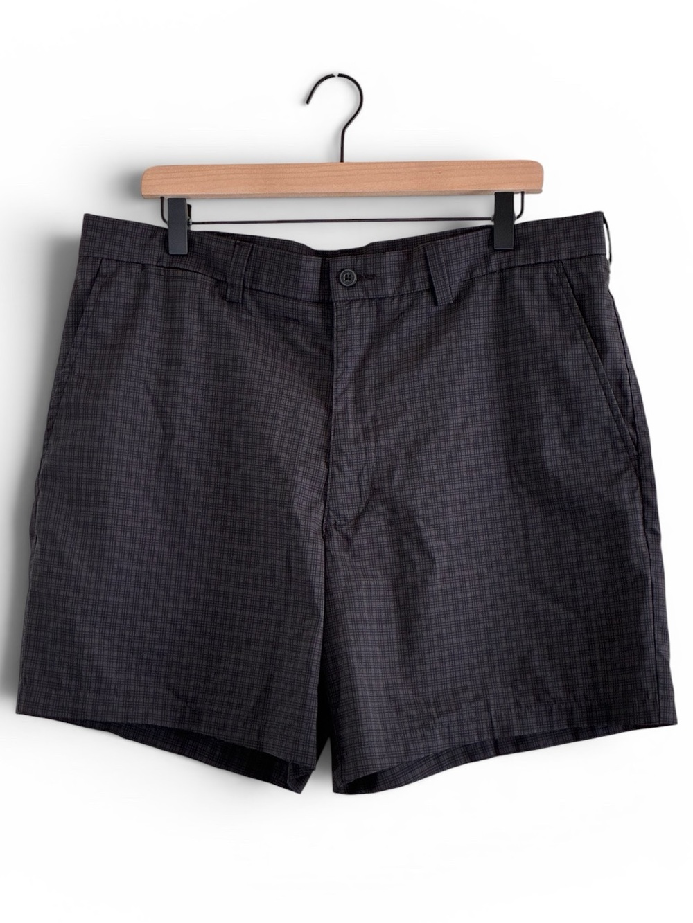 PGA Tour | Like new flat front breathable lightweight golf shorts size 36